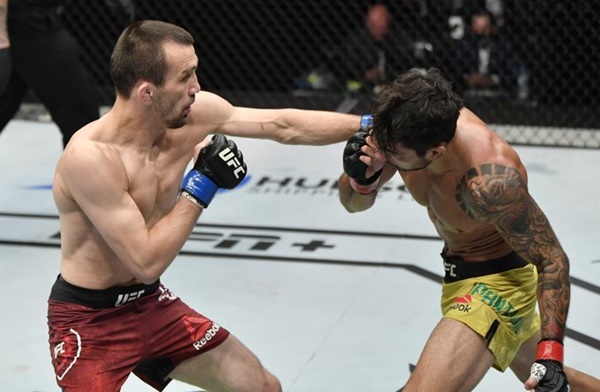 Askar Askarov, Alexandre Pantoja (©UFC)