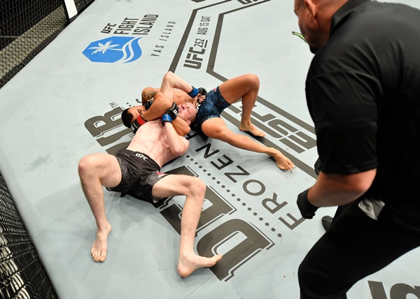 Danny Henry, Makwan Amirkhani (©UFC)