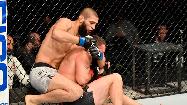 Khamzat Chimaev, John Phillips (©UFC)