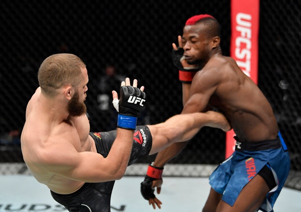 Rafael Fiziev, Marc Diakiese (©UFC)