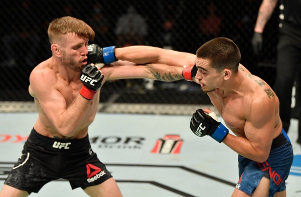 Tim Elliott, Ryan Benoit (©UFC)