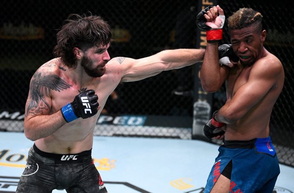 Matthew Semelsberger, Carlton Minus (©UFC)