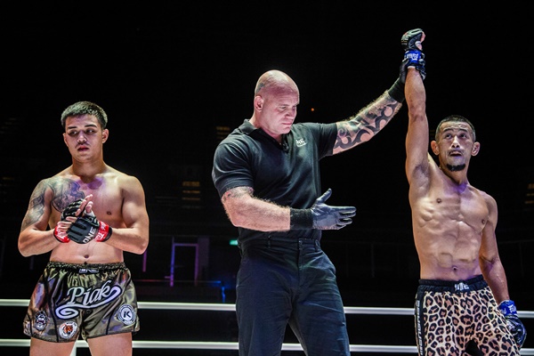 Pongsiri Mitsatit, Nick Chapman, Akihiro Fujisawa (©ONE Championship)