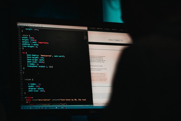 programming a website in HTML (©Mika Baumeister)