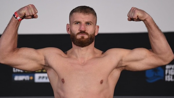 Poland's Jan Blachowicz beats Dominick Reyes in UAE, becomes UFC Light Heavyweight Champion