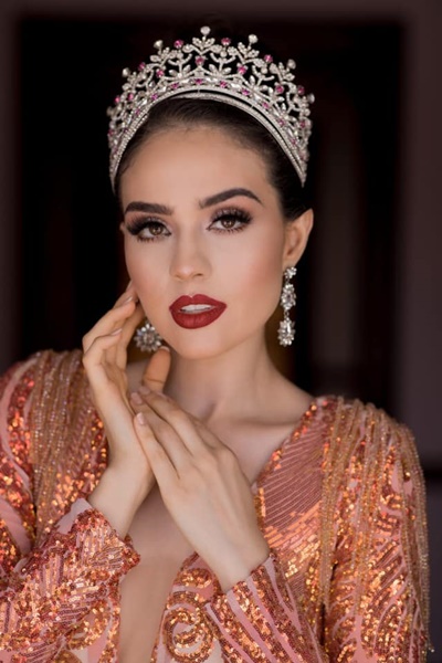 Débora Hallal