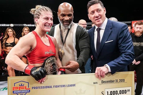Kayla Harrison, Mike Tyson, Peter Murray (©PFL)