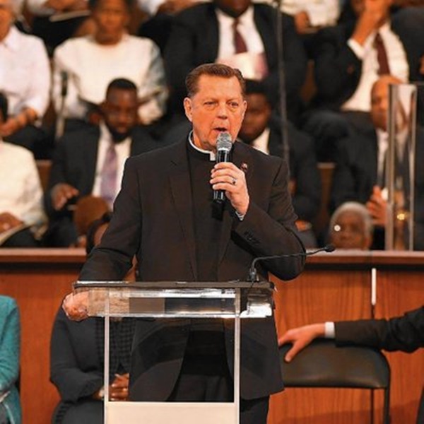 Rev. Dr. Michael Pfleger biography: 13 things about activist Catholic priest from Chicago