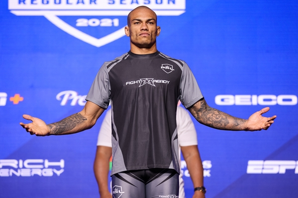 Sheymon Moraes (©Professional Fighters League)