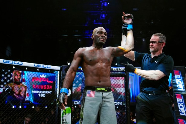 Derek Brunson, Kevin Mulhall (©Cooper Neill/PFL)