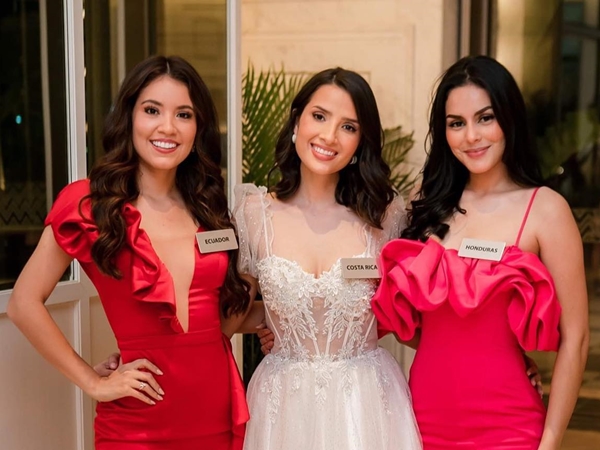 Annie Cecilia Zambrano Campoverde, Krisly Salas Delgado, Yelsin Arely Almendarez Ramos (©Miss World)