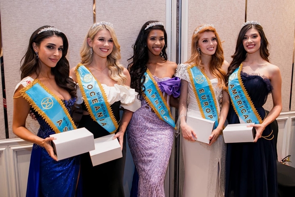 Yasmina Zaytoun, Kristen Wright, Lesego Chombo, Jessica Gagen, Letícia Frota (©Miss World)