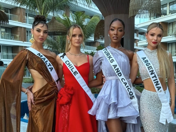 Julia Ann Cluett, Maria Ignacia Moll Bilbao, Bereniece Dickenson Martinez, Aldana Masset